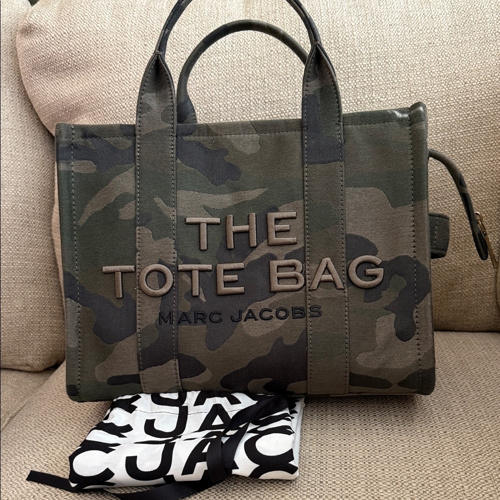 Marc Jacobs Camouflage Medium Tote New without tags never worn PRICE FIRM MJ102